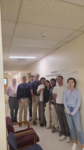 Group photo with the lab