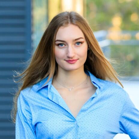 Headshot of Nicole Prescott