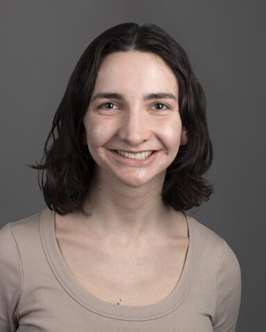 Headshot_Amy 2