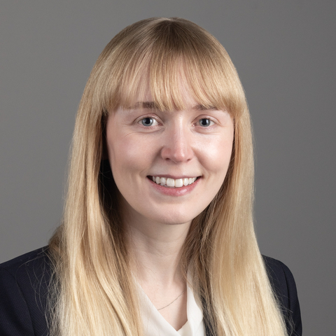 Helena Smith Headshot