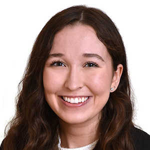 Delia Motavelli Headshot