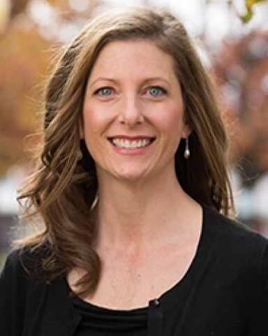 Eve Lewandowski Headshot