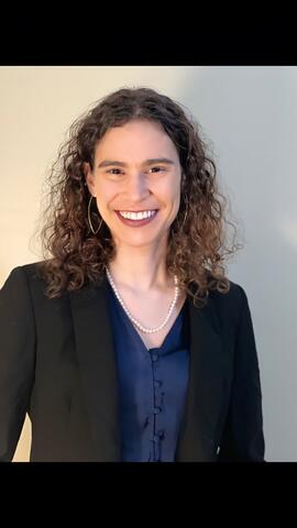 Genevieve Lyons Headshot