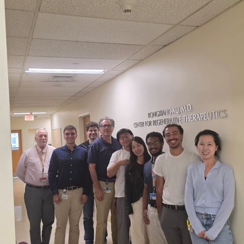 Group photo with the lab