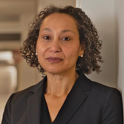 Dr Zara Cooper headshot