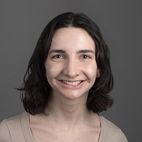 Headshot_Amy 2