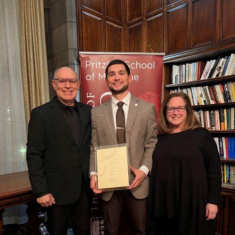 Sarnoff Fellow Frank Medina holds Gold Humanist aware plaque and stands with parents