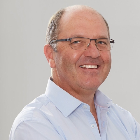 Hennie Botha Headshot