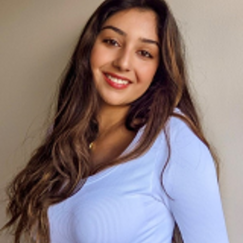 Julia Headshot