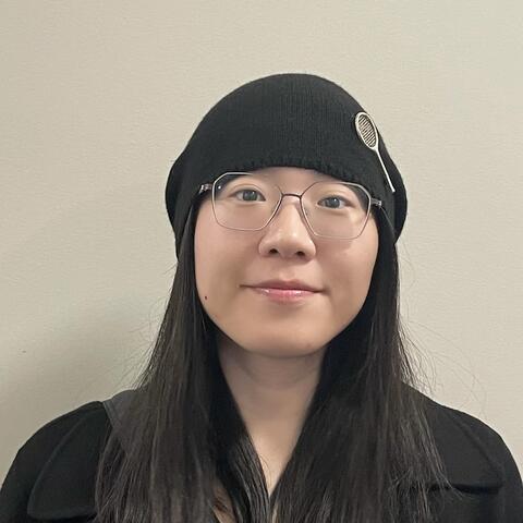 Ziqing (Leslie) Wang Headshot