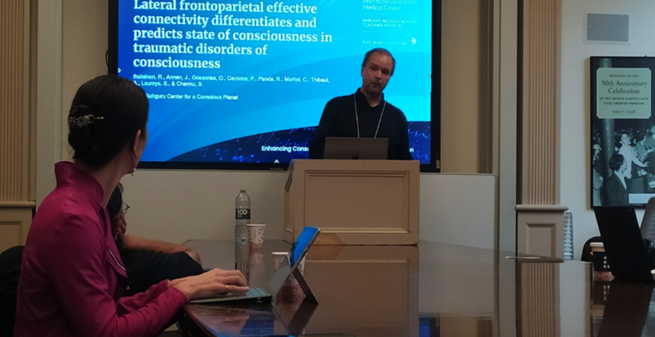 Dr. Riku Ihalainen presenting at the Association for the Scientific Study of Consciousness.