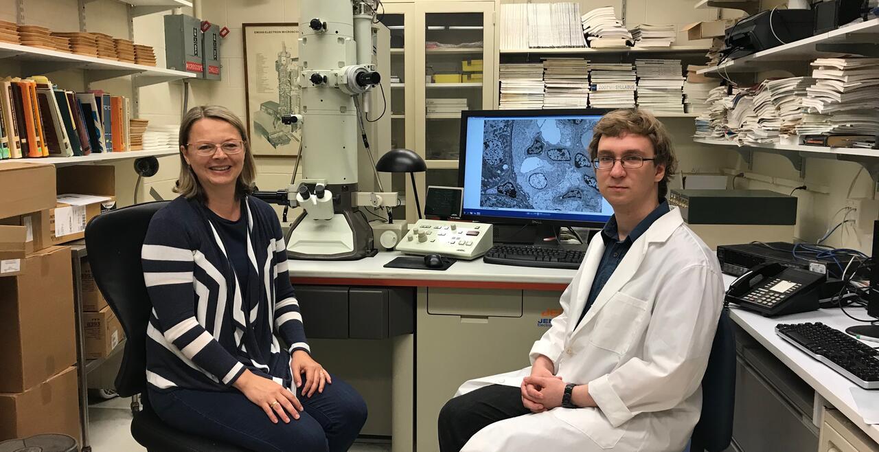 Dr. Zsengeller and Maxim Mastyugin in the EM facility at BIDMC