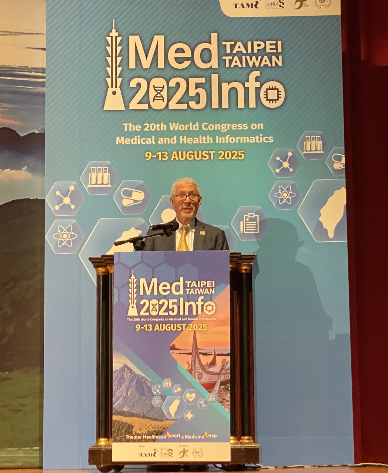charlie-safran-medinfo-2025-award-large.jpg